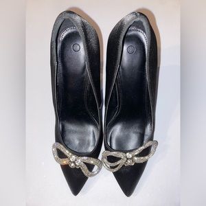 Rhinestone Bow, Black Pump